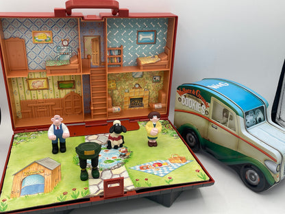Wallace & Gromit West Wallaby Street Wash 'N' Go Playhouse, Van Biscuit Tin & Figurine Set