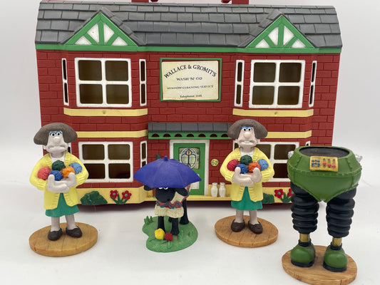 Wallace & Gromit West Wallaby Street Wash 'N' Go Playhouse & Figurine Bundle | Wendolene, Shaun & Mechanical Trousers