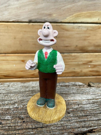 A 1989 Ceramic Collectable Figurine of Wallace from Wallace and Gromit 11cm Tall