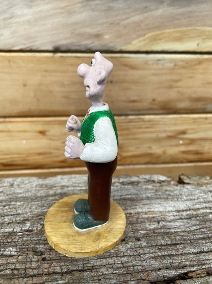 A 1989 Ceramic Collectable Figurine of Wallace from Wallace and Gromit 11cm Tall