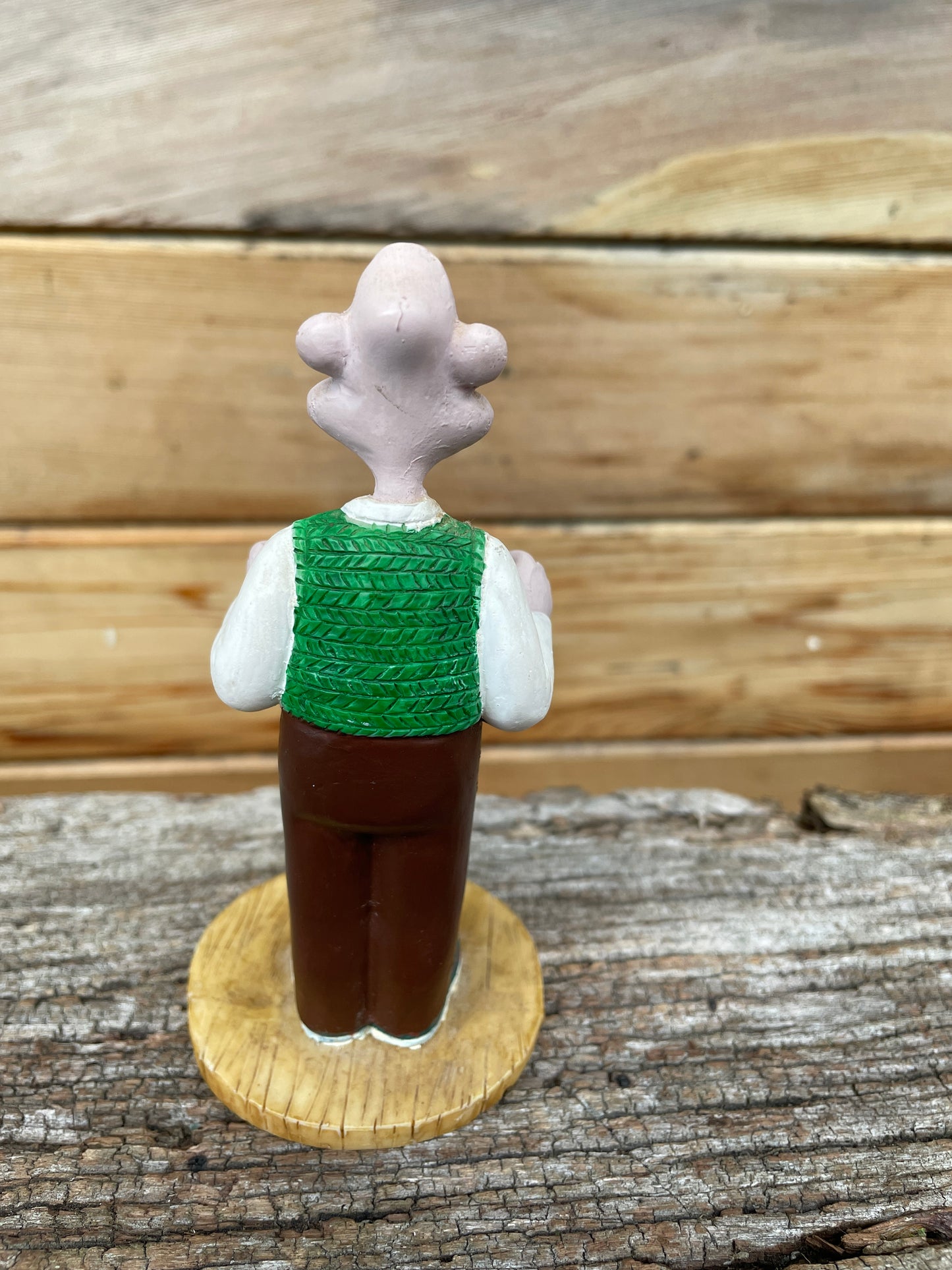 A 1989 Ceramic Collectable Figurine of Wallace from Wallace and Gromit 11cm Tall