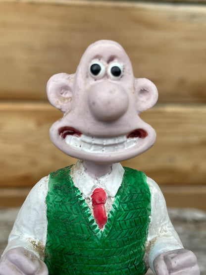 A 1989 Ceramic Collectable Figurine of Wallace from Wallace and Gromit 11cm Tall