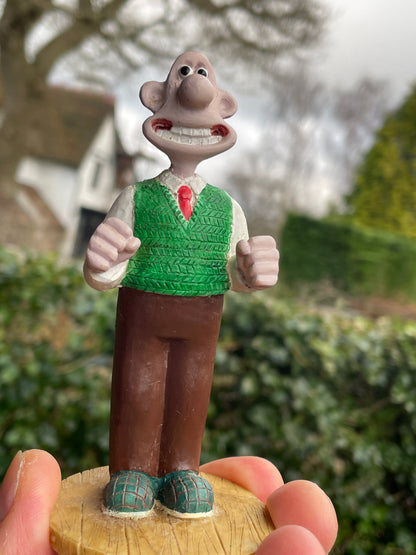 A 1989 Ceramic Collectable Figurine of Wallace from Wallace and Gromit 11cm Tall