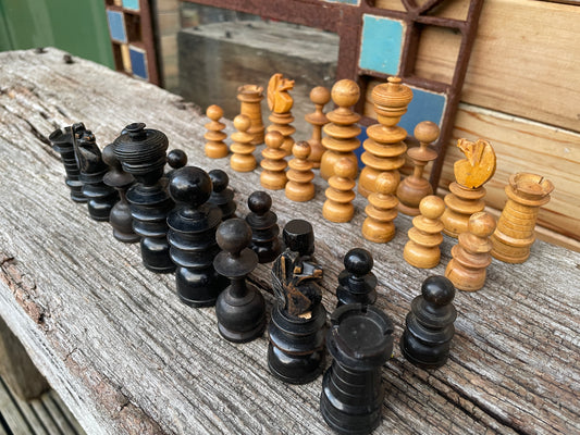 19th Century Old English pattern hand turned ebony and boxwood chess set