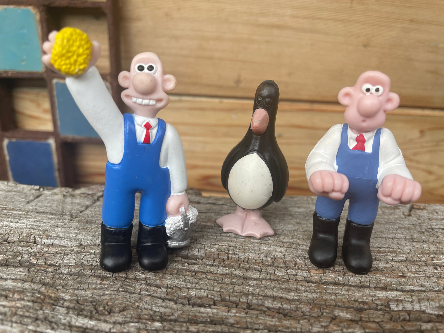 Wallace and Gromit figures -Feathers McGraw and Wallace