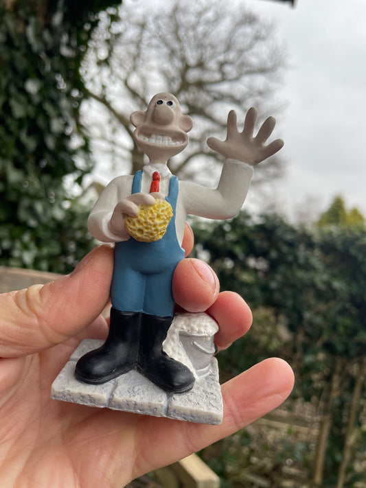 Wallace and Gromit- Wallace window cleaner character ceramic figure 11cm tall