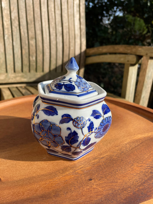 Hexagonal porcelain hand painted gilded oriental lidded pot 12cm tall