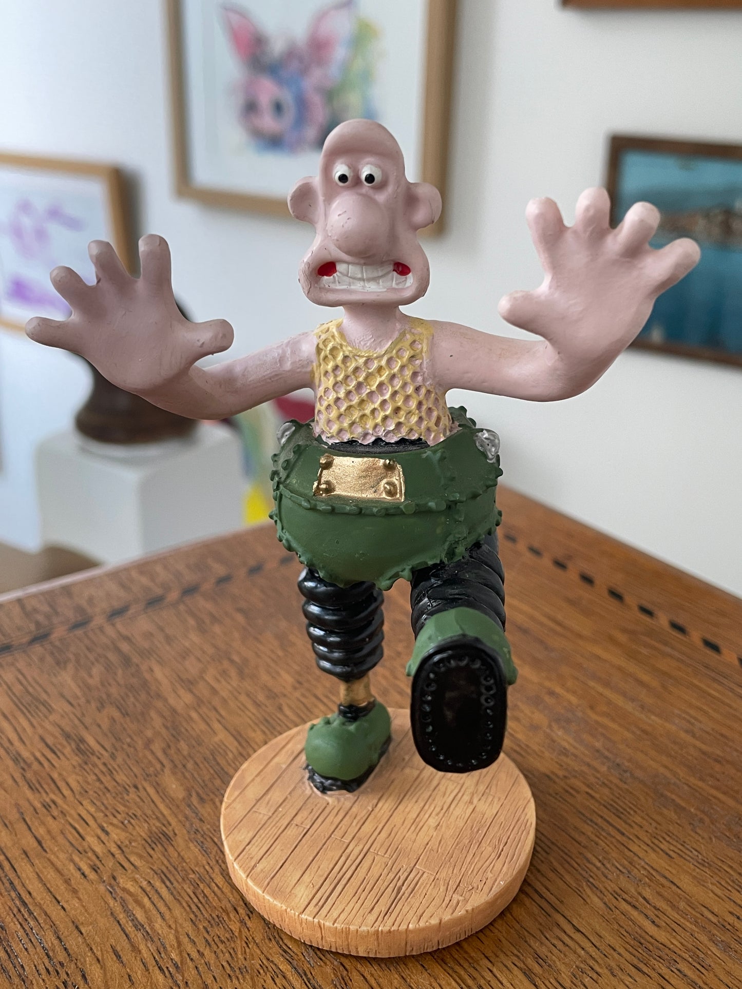 Wallace and Gromit Figurine – Wallace Character Figure on Faux Wood Base (12 cm)