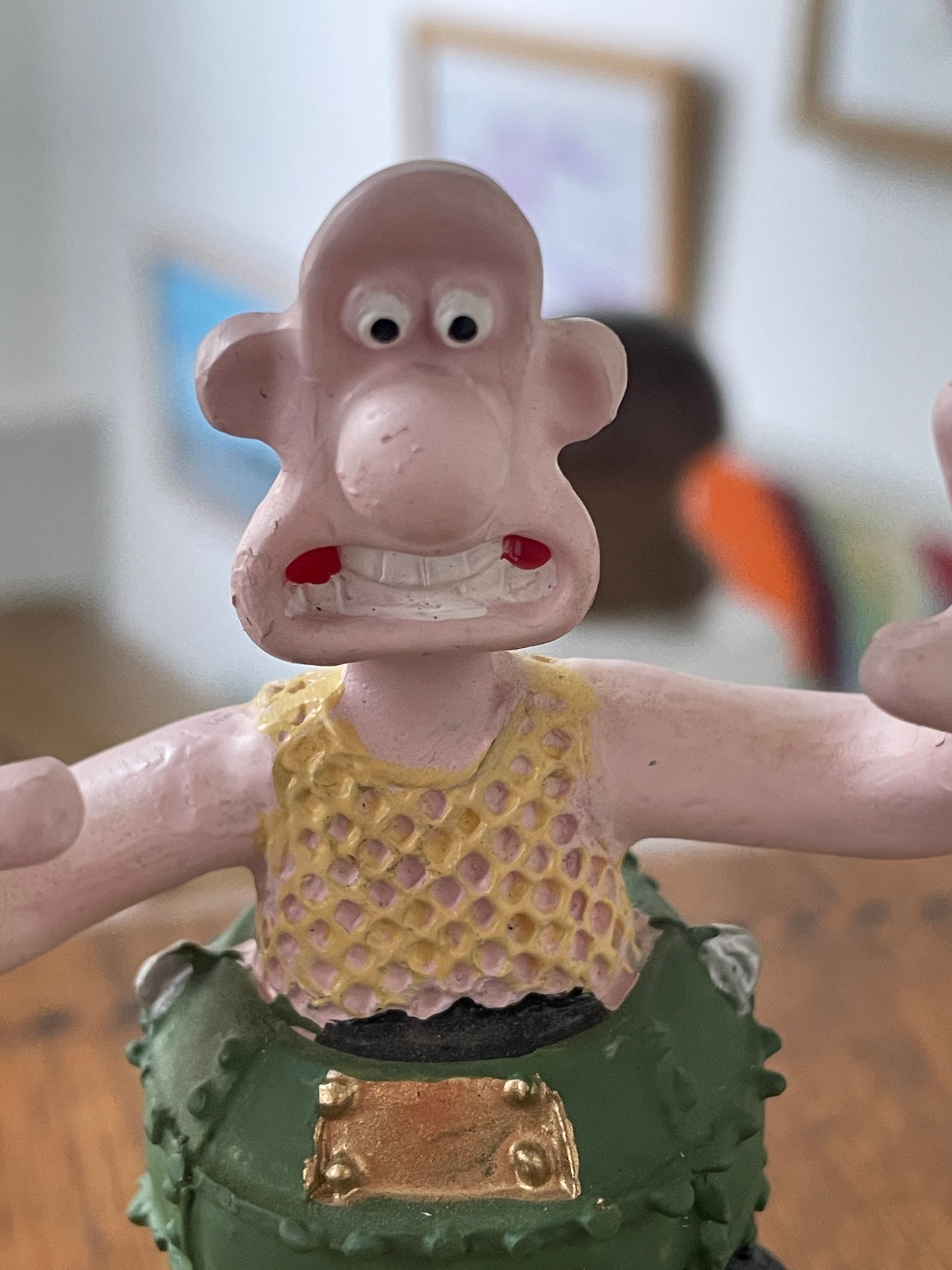 Wallace and Gromit Figurine – Wallace Character Figure on Faux Wood Base (12 cm)