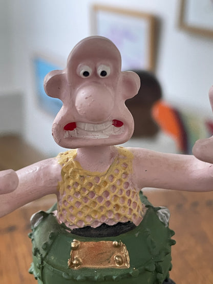 Wallace and Gromit Figurine – Wallace Character Figure on Faux Wood Base (12 cm)