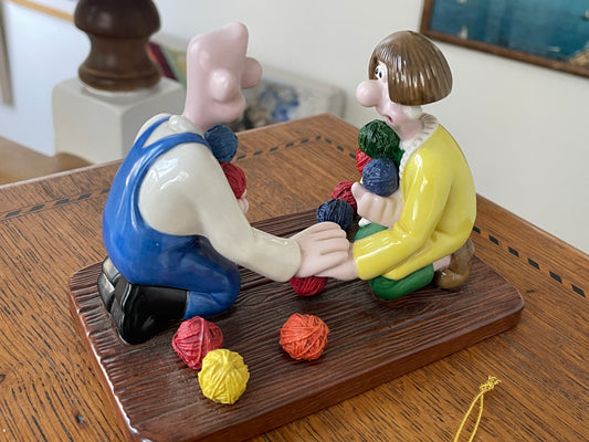 Wallace and Gromit Woolshop Encounter Figurine – Coalport Hand Painted Porcelain First Edition 2003
