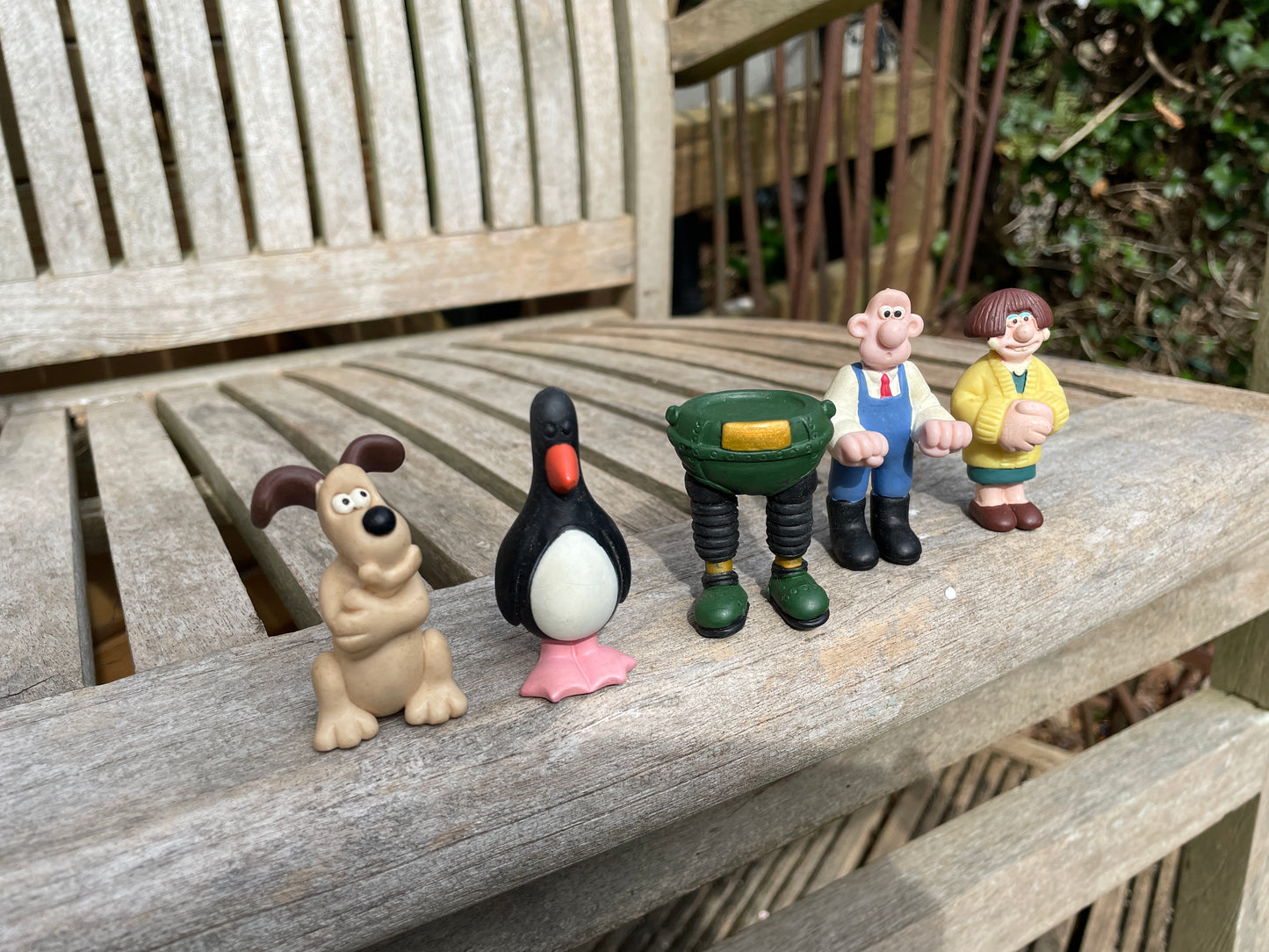 Vintage Wallace and Gromit figures Wallace, Gromit, Feathers McGraw, Wrong trousers, Wendolene 5.5cm tall