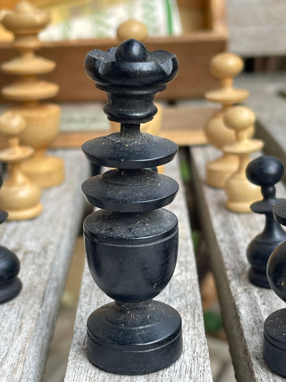 Antique Victorian “The Royal Box of Chessmen” Set – Early Jaques Style Northern Upright – Turned Boxwood & Ebony Finish, c.1900