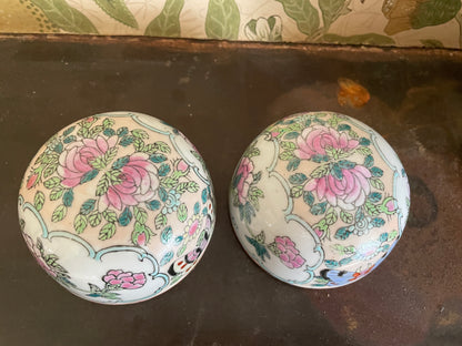 Pair of Chinese Porcelain Ginger Jars – Famille Rose Decoration, Jingdezhen (Mid 20th Century)