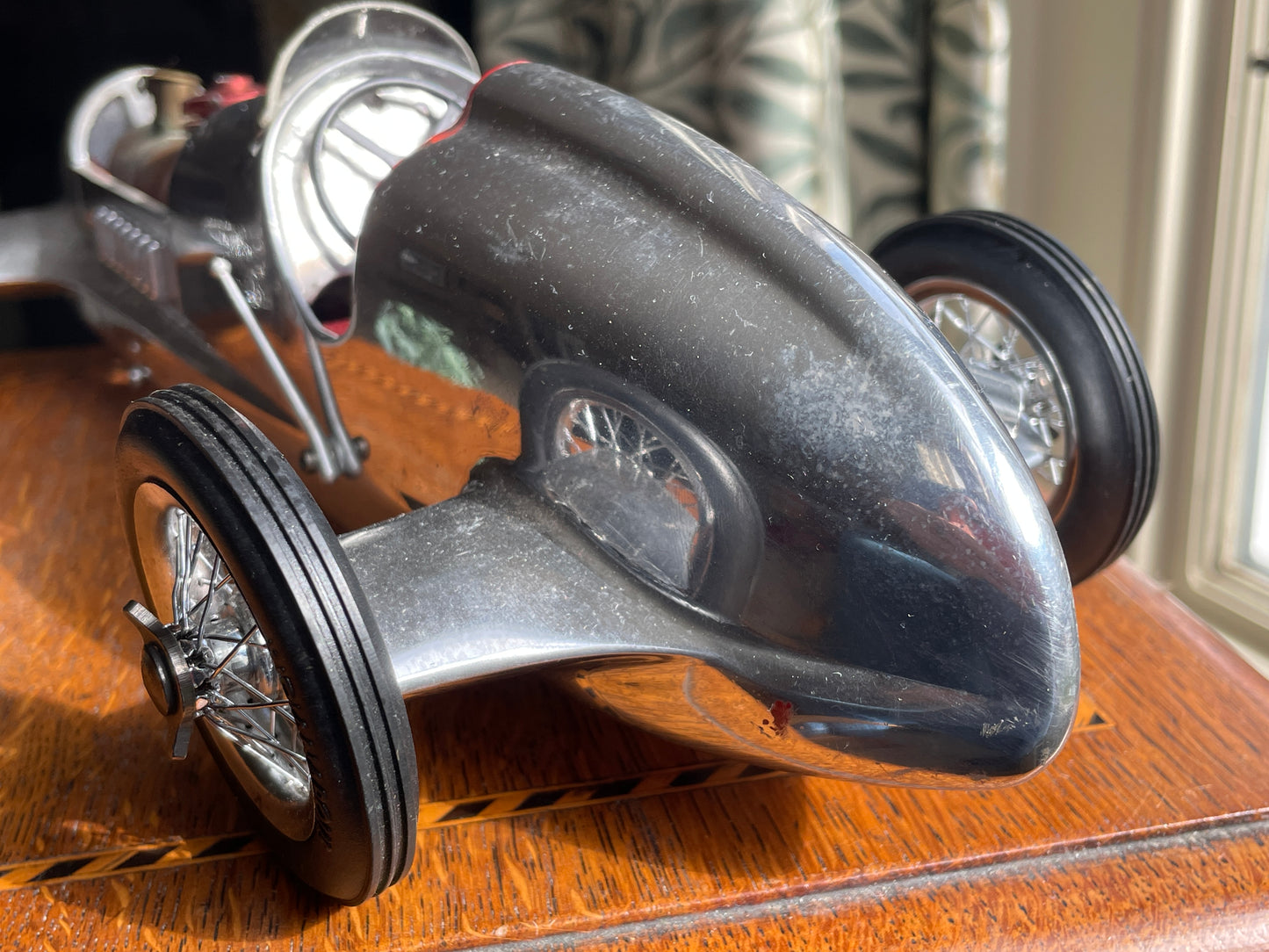 Vintage English Tether Racing Car – Exposed Engine Mechanical Model, Indianapolis Style (c.1940s–1950s)