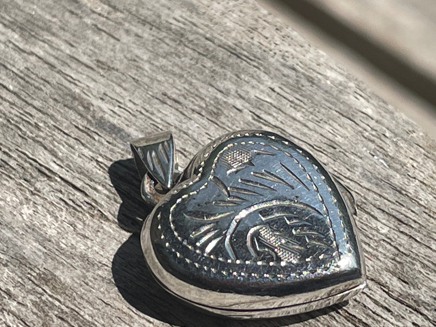 Vintage Sterling Silver Heart Locket – 925 Engraved Foliate Photo Pendant – Romantic Keepsake Jewellery