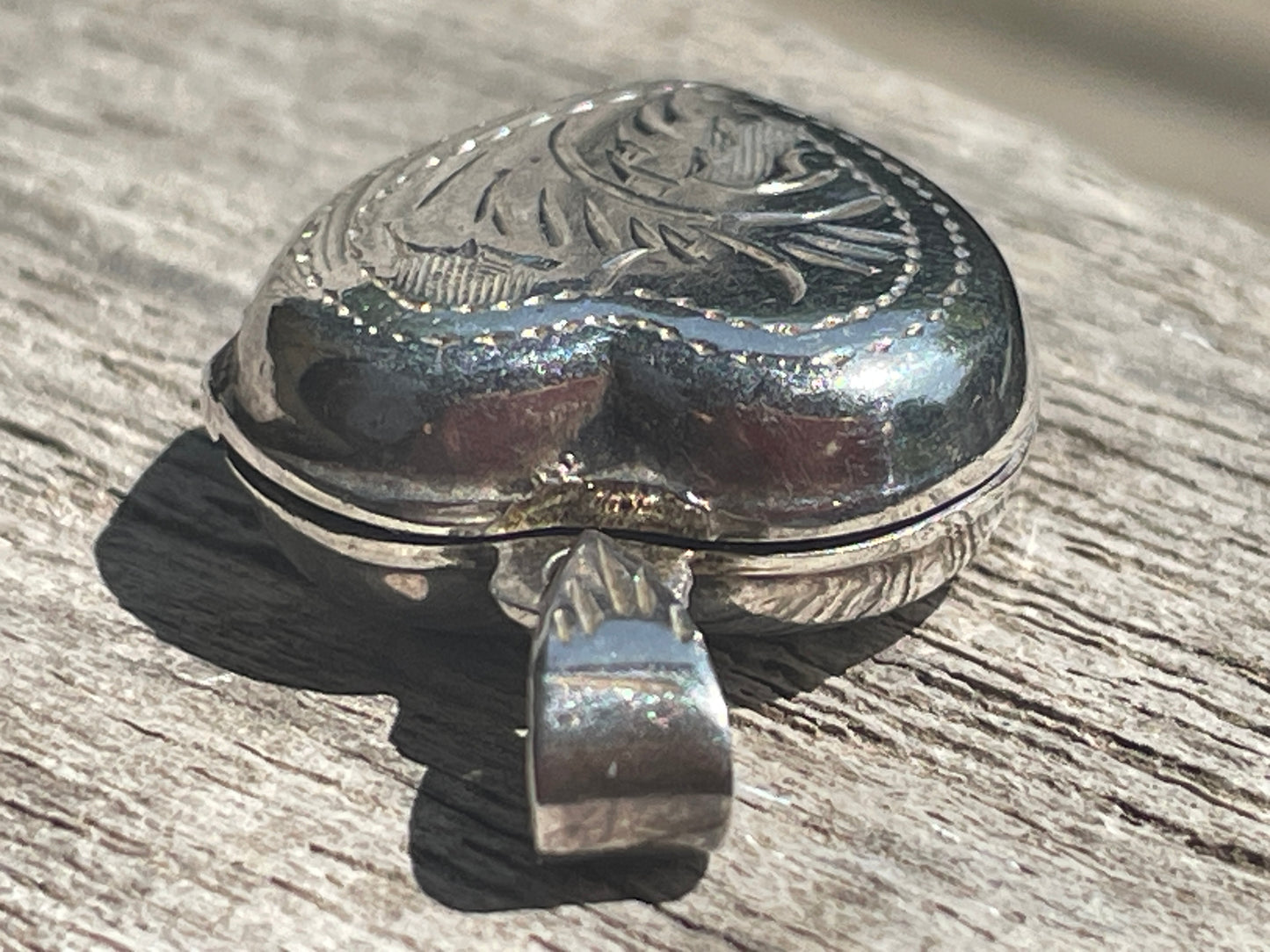 Vintage Sterling Silver Heart Locket – 925 Engraved Foliate Photo Pendant – Romantic Keepsake Jewellery