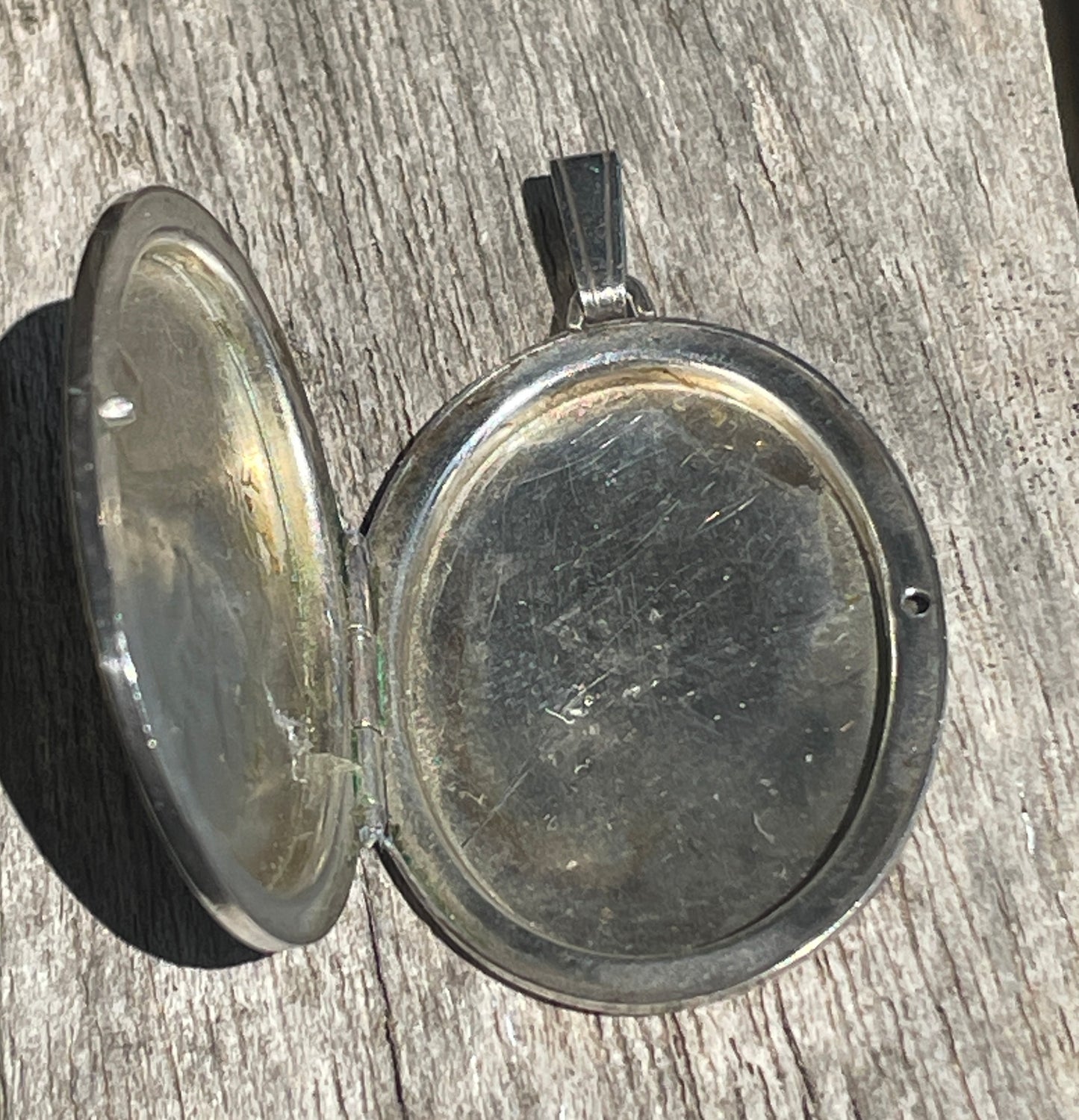 Vintage 1978 Sterling Silver Oval Locket – Sheffield Hallmarked – Hand Engraved Scroll Design – 925 Photo Keepsake Pendant