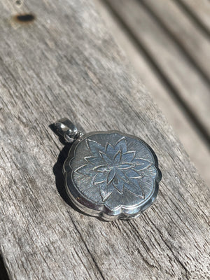 Vintage Sterling Silver Round Locket – Floral Starburst Engraving – 925 A*D Maker Mark – Keepsake Pendant with Photos