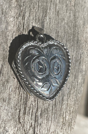 Vintage 1977 Sterling Silver Heart Locket – Birmingham Hallmarked – Double Rose Engraved Pendant – JS Maker Mark