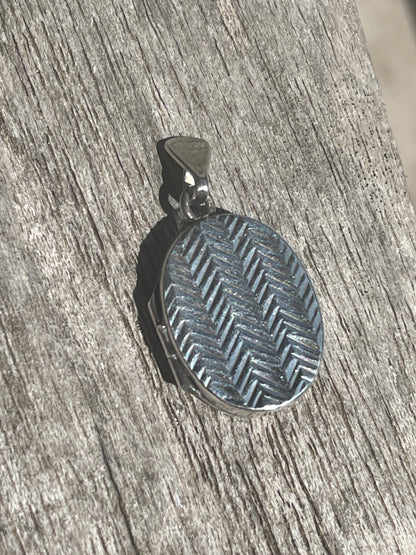 Vintage 1981 Sterling Silver Chevron Locket – Birmingham Hallmarked 925S – John Shirley Maker – Oval Photo Pendant Keepsake