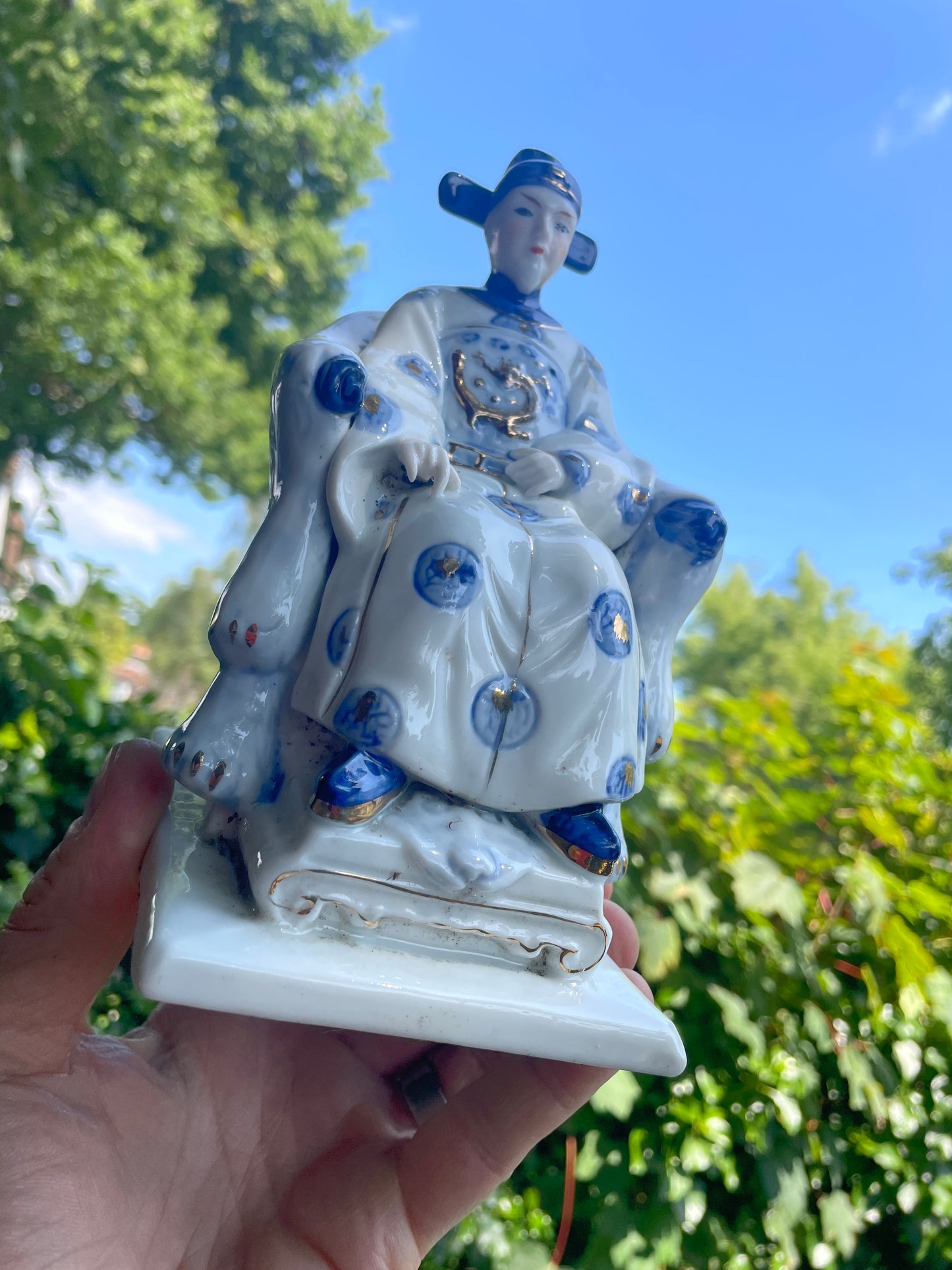 Vintage Chinese Porcelain Mandarin Figurine with Blue & Gilt Detailing – 17cm
