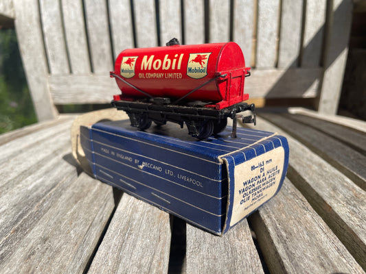 Vintage Hornby Dublo Mobil Oil Tank Wagon D1 32084 | Boxed OO Gauge Model Train by Meccano Ltd