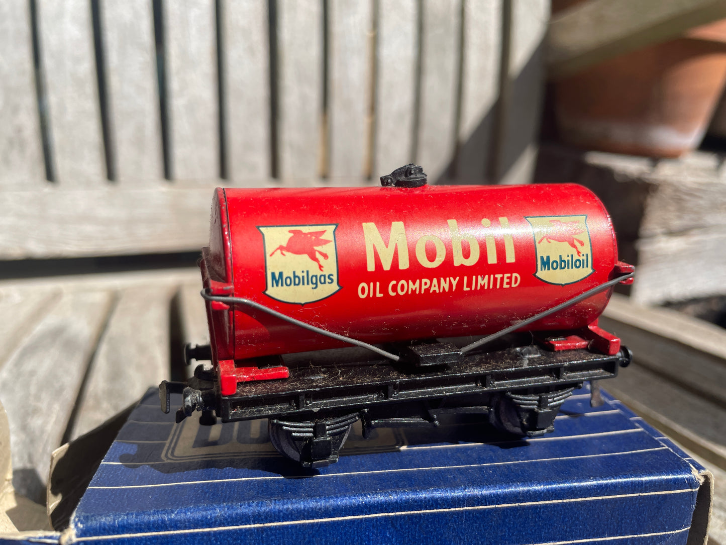 Vintage Hornby Dublo Mobil Oil Tank Wagon D1 32084 | Boxed OO Gauge Model Train by Meccano Ltd