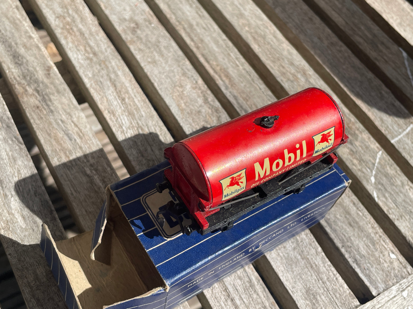 Vintage Hornby Dublo Mobil Oil Tank Wagon D1 32084 | Boxed OO Gauge Model Train by Meccano Ltd
