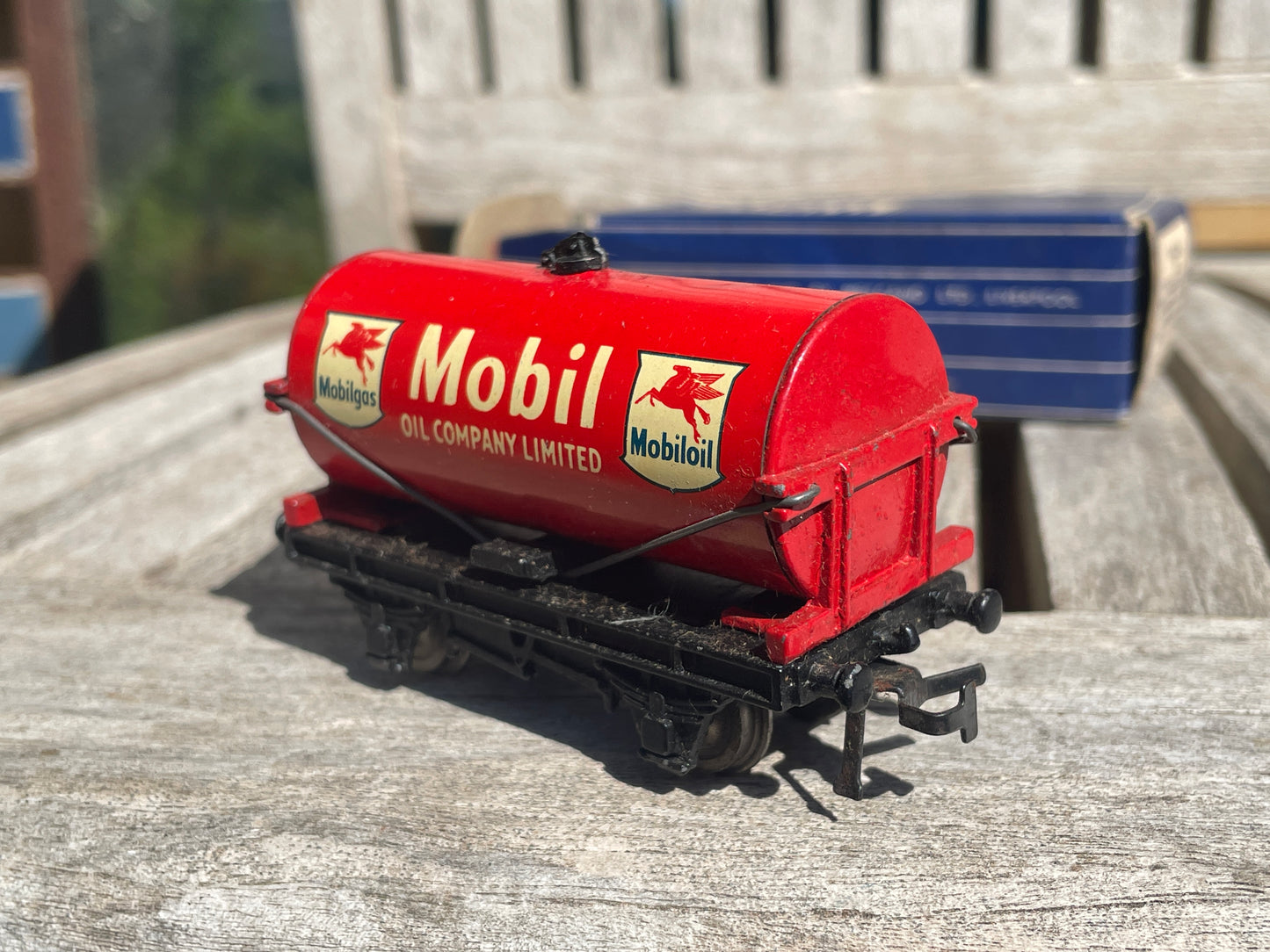 Vintage Hornby Dublo Mobil Oil Tank Wagon D1 32084 | Boxed OO Gauge Model Train by Meccano Ltd