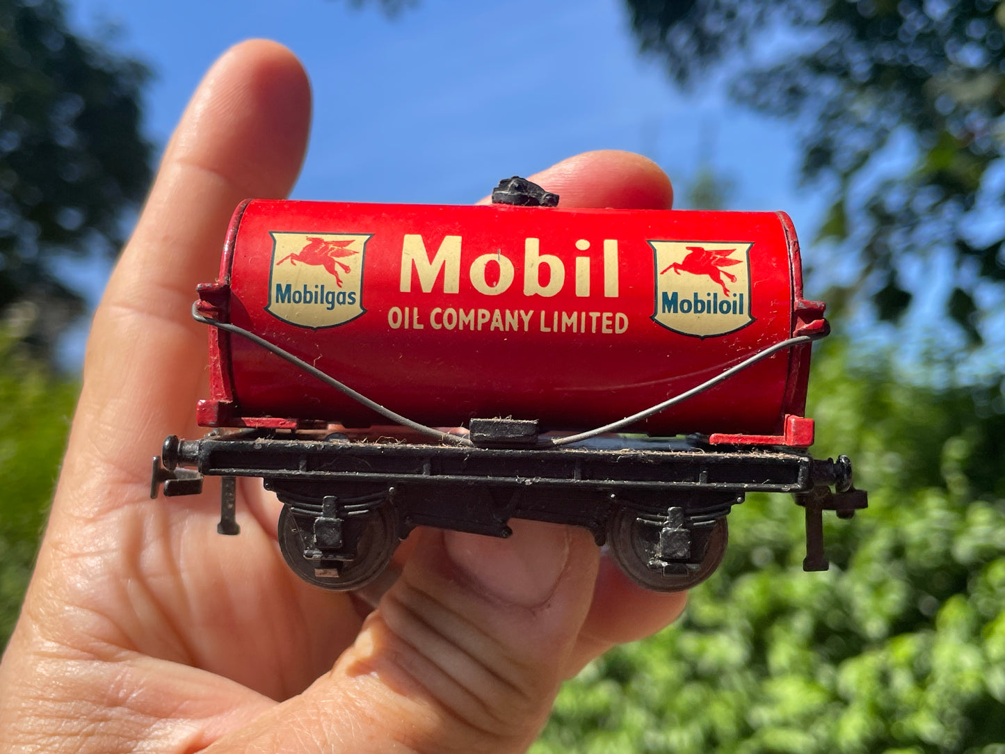 Vintage Hornby Dublo Mobil Oil Tank Wagon D1 32084 | Boxed OO Gauge Model Train by Meccano Ltd