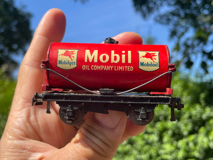 Vintage Hornby Dublo Mobil Oil Tank Wagon D1 32084 | Boxed OO Gauge Model Train by Meccano Ltd