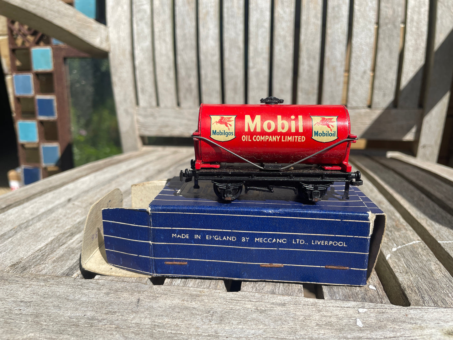 Vintage Hornby Dublo Mobilgas Tank Wagon D1 32084 | OO Gauge Boxed Model Train by Meccano Ltd