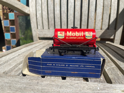 Vintage Hornby Dublo Mobilgas Tank Wagon D1 32084 | OO Gauge Boxed Model Train by Meccano Ltd