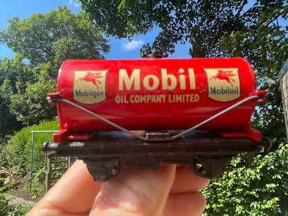 Vintage Hornby Dublo Mobilgas Tank Wagon D1 32084 | OO Gauge Boxed Model Train by Meccano Ltd