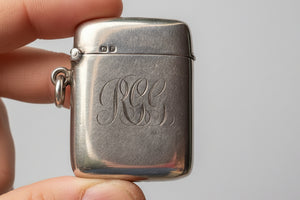 Chester hallmarked solid silver Victorian Vesta Case 1898