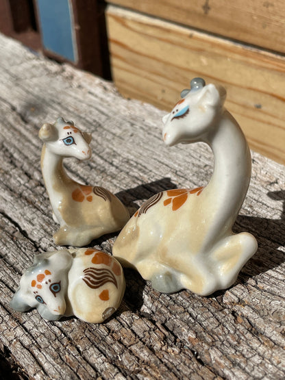 Wade ceramics Mother giraffe and young