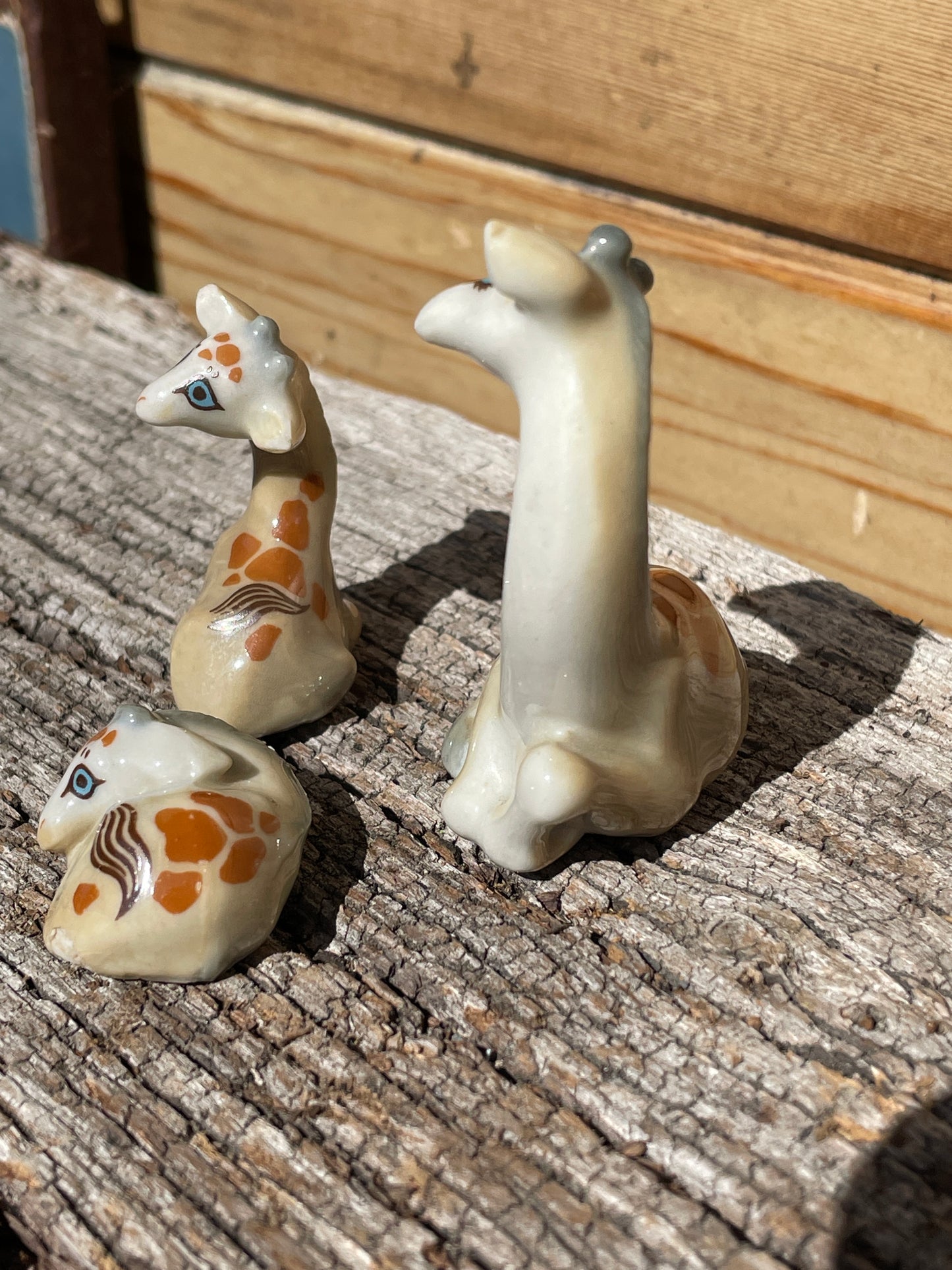 Wade ceramics Mother giraffe and young