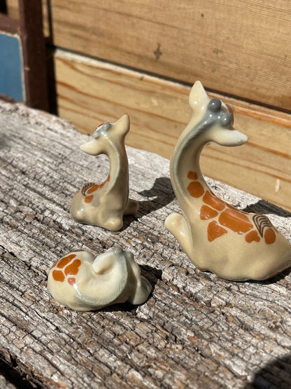 Wade ceramics Mother giraffe and young