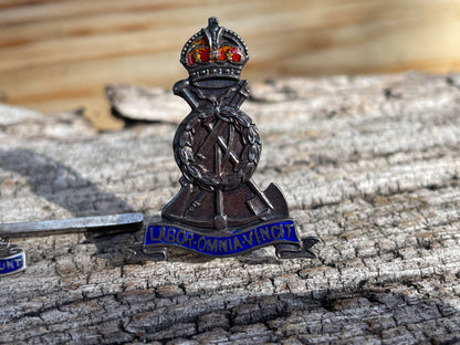 Stirling silver and enamel officers badge and WW1 British Royal Artillery Regimental Sweetheart Brooch