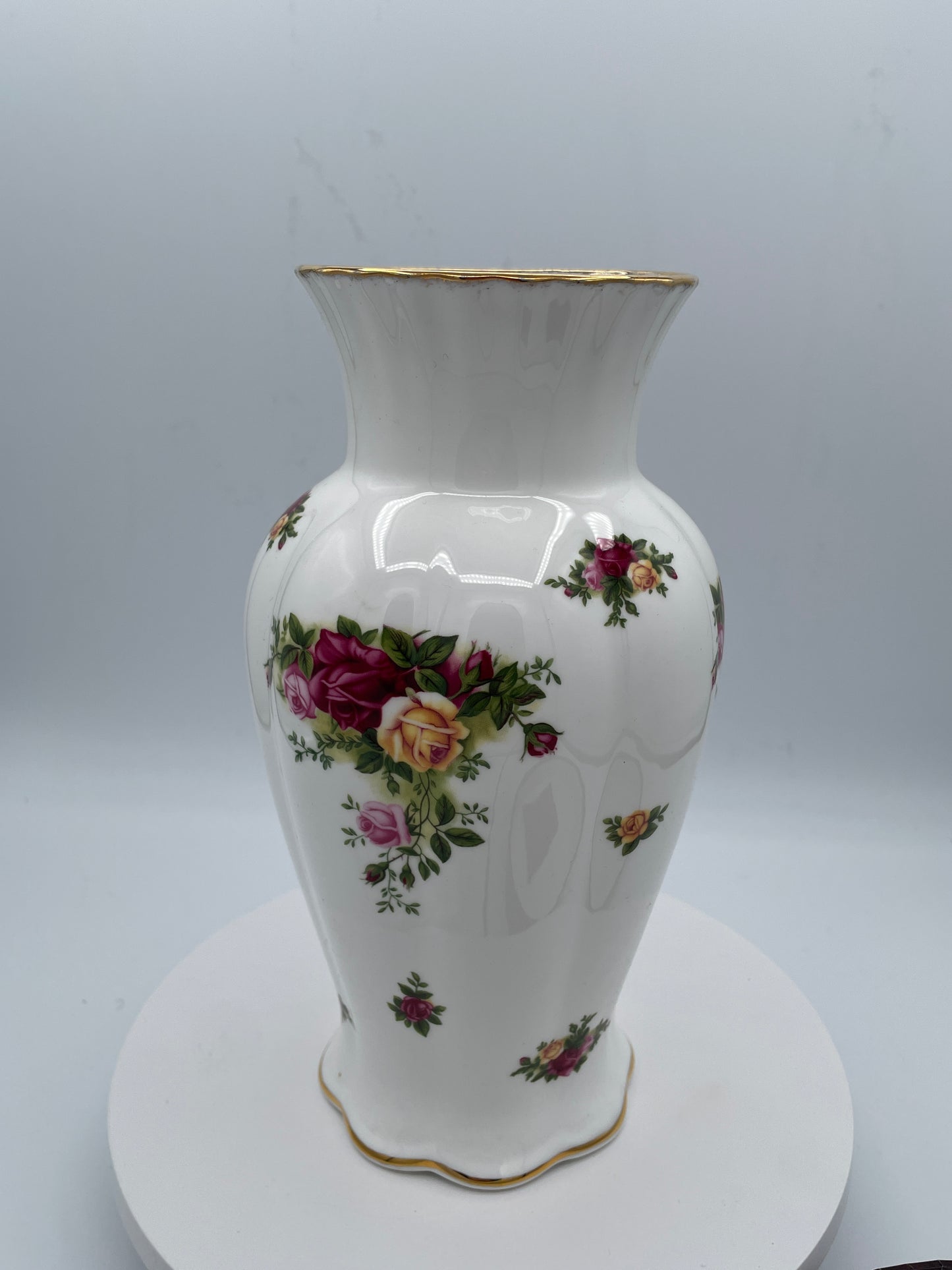 Royal Albert Old Country Roses Bone China Vase Boxed with Original Packaging 23cm