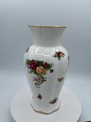 Royal Albert Old Country Roses Bone China Vase Boxed with Original Packaging 23cm