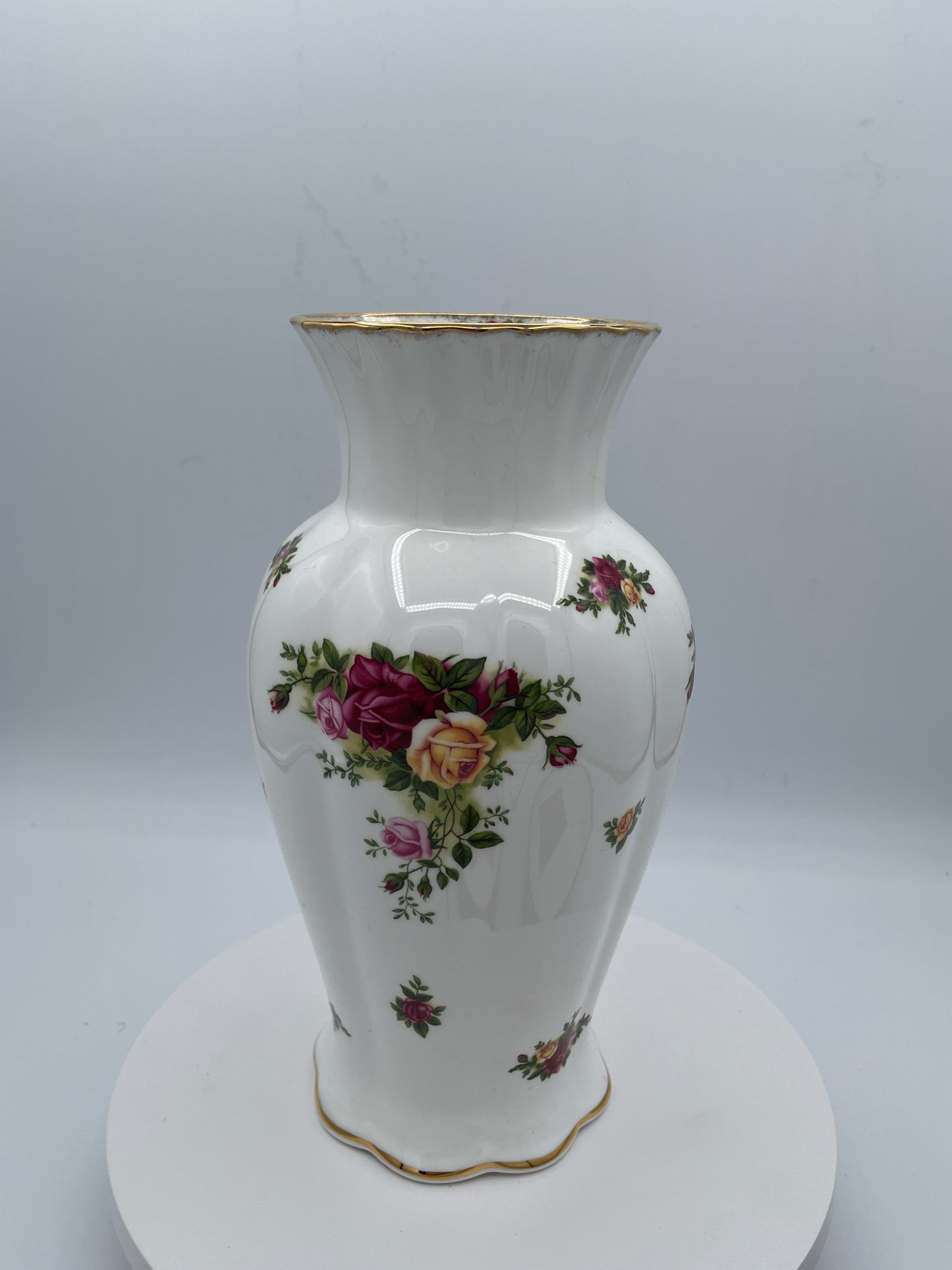 Royal Albert Old Country Roses Bone China Vase Boxed with Original Packaging 23cm