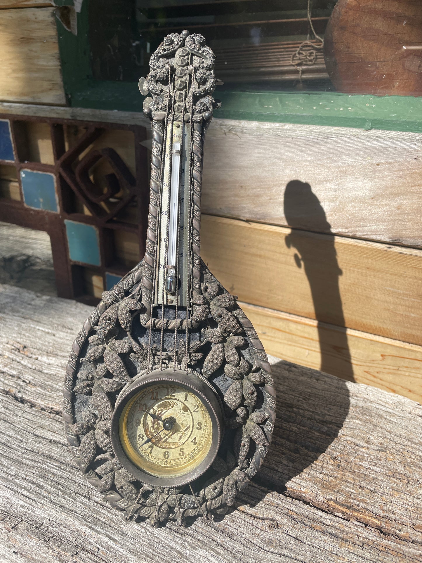 Working Aesthetic silver clock and thermometer in Mandolin form