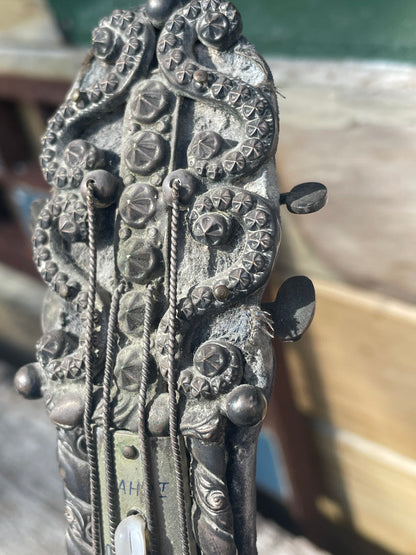 Working Aesthetic silver clock and thermometer in Mandolin form