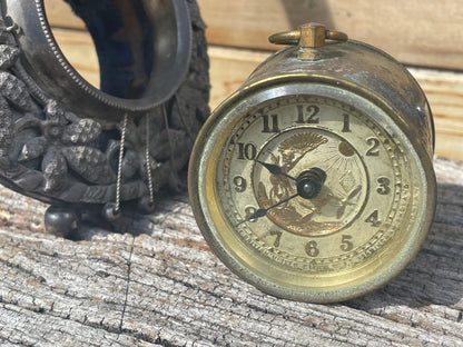 Working Aesthetic silver clock and thermometer in Mandolin form