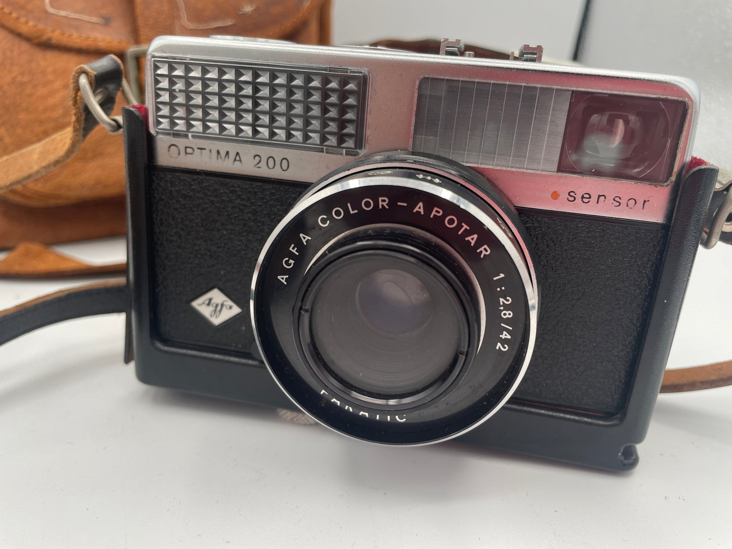 Vintage Leather Camera Bag – Agfa Camera Made in Germany and Kodak Folding Camera (c.1950s–70s)