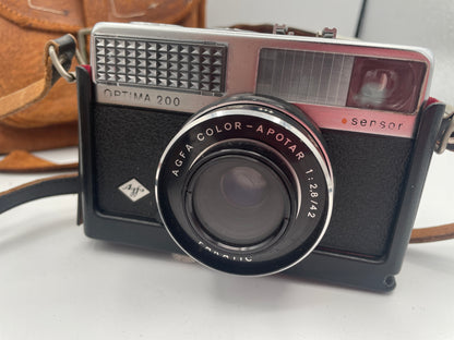 Vintage Leather Camera Bag – Agfa Camera Made in Germany and Kodak Folding Camera (c.1950s–70s)