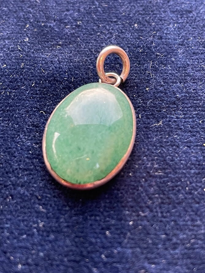 A silver pendant, with Green Aventurine Cabochon Quartz Stone, Birmingham 1967