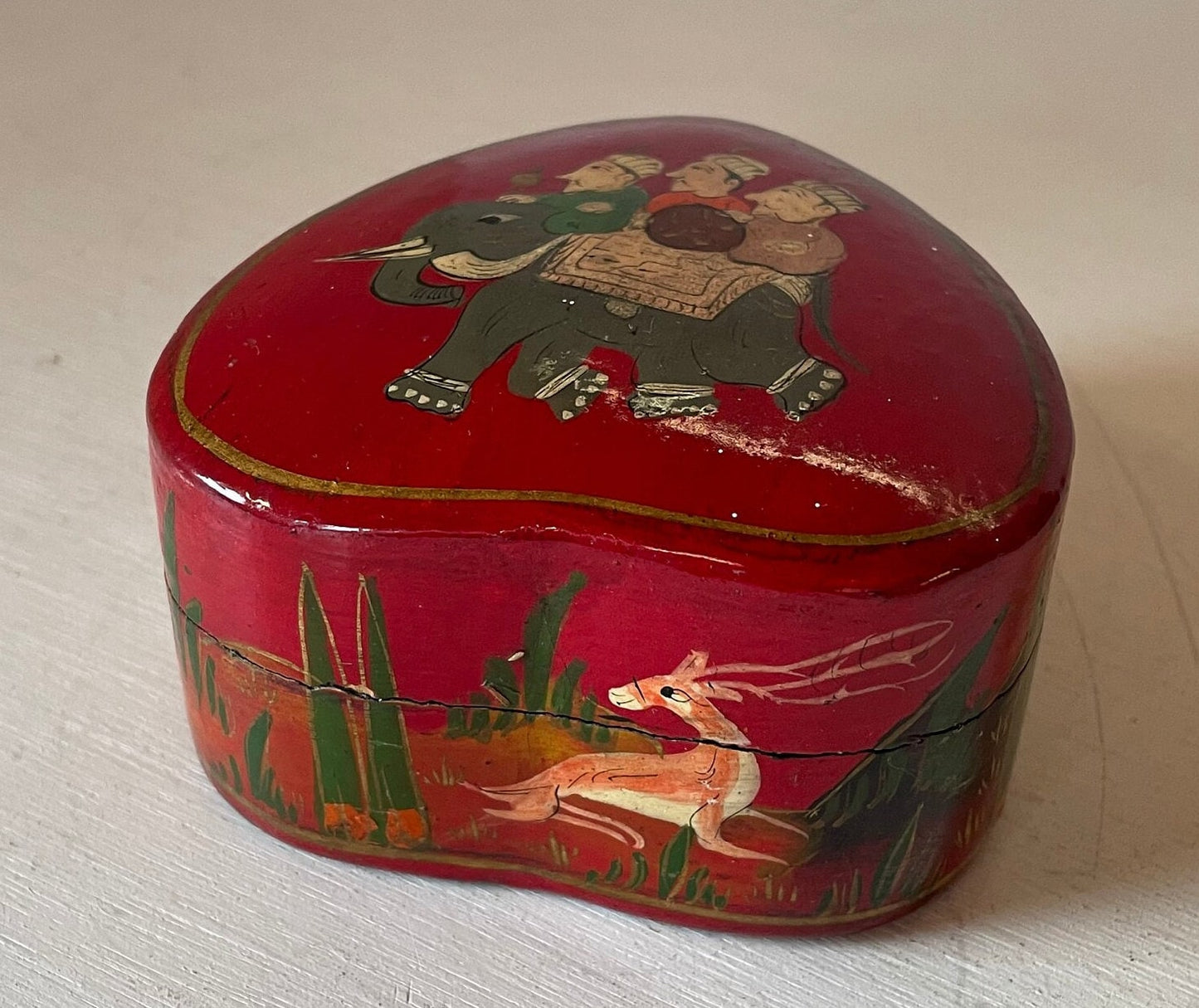 An Indian Lacquered papier-mch Box and Cover Hand Painted With an Elephant and Consort 8cm wide